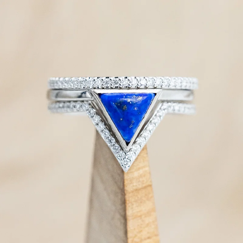 "JENNY FROM THE BLOCK" - BRIDAL SUITE - LAPIS LAZULI ENGAGEMENT RING WITH TWO DIAMOND TRACERS