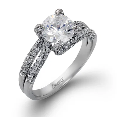 Solitaire Diamond Rings in Platinum SettingsEngagement Ring in 18k Gold with Diamonds