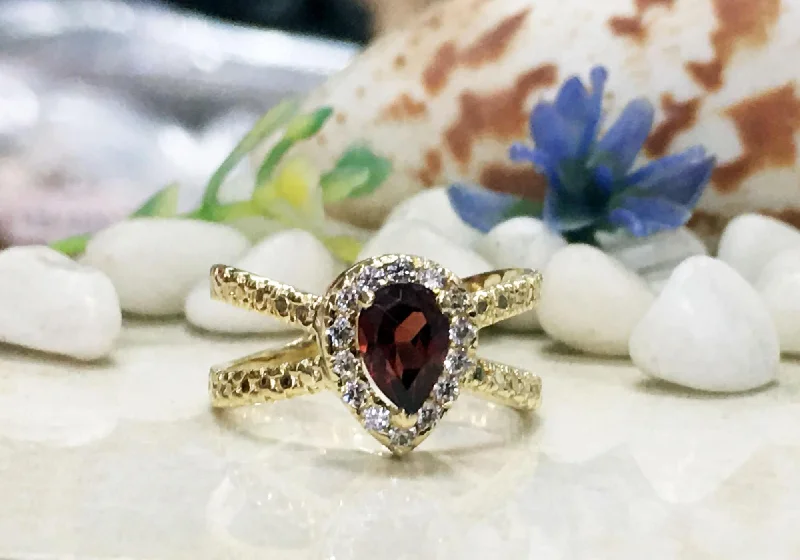 Amethyst Gemstone Rings in a Vintage - Style SettingRed Garnet Ring - January Birthstone - Statement Ring - Gold Ring - Engagement Ring - Teardrop Ring