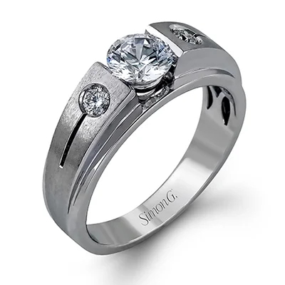 Solitaire Diamond Rings in Platinum SettingsMen Ring in 18k Gold with Diamonds