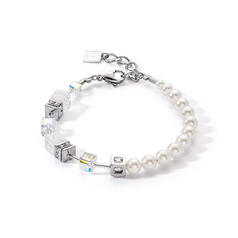 Adjustable Leather Bangles for a Bohemian StyleCoeur De Lion GeoCUBE® Precious Fusion Pearls Silver and White Bracelet